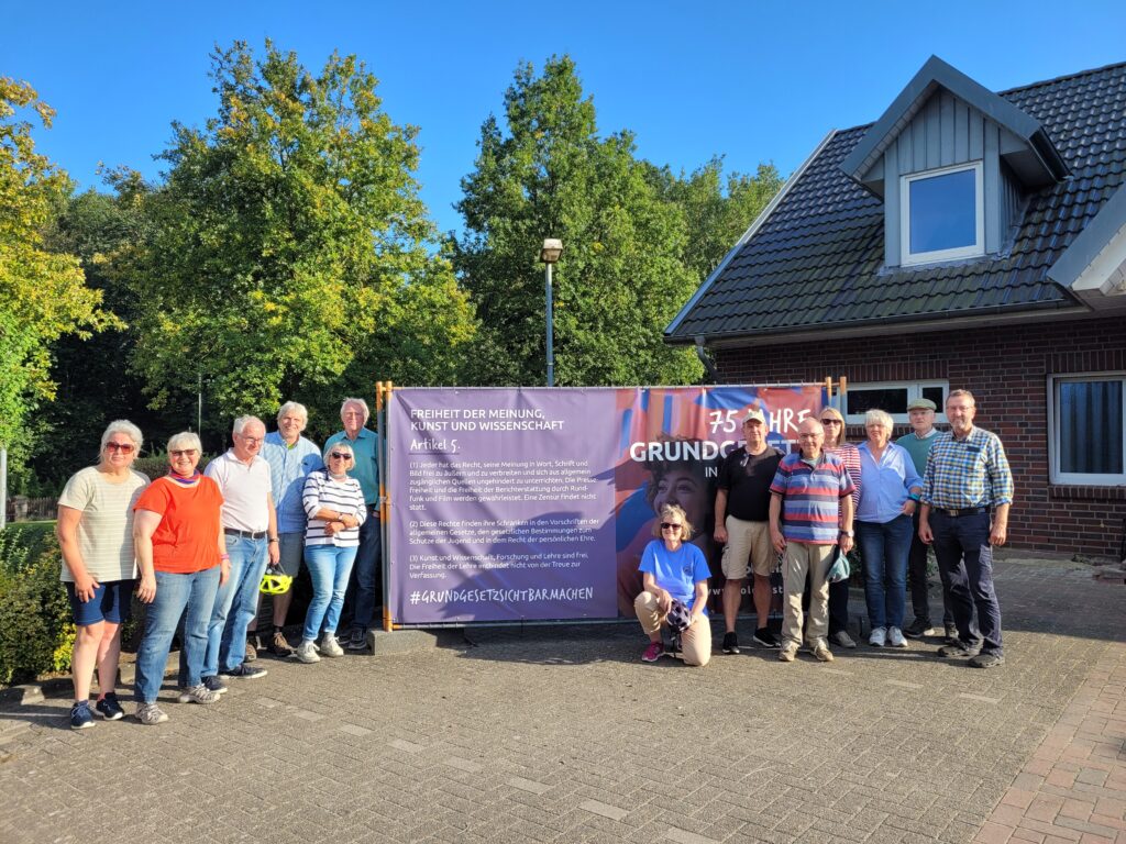 20240922_Fahradtour Demokratiebanner_Varensch