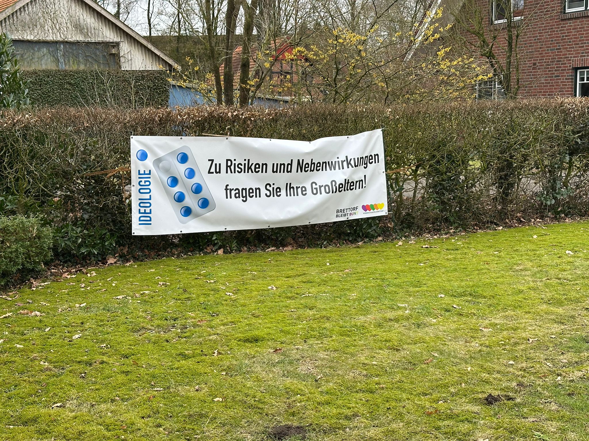 Februar 2026 - Demo gegen rechts - Banner Risiken & Nebenwirkungen