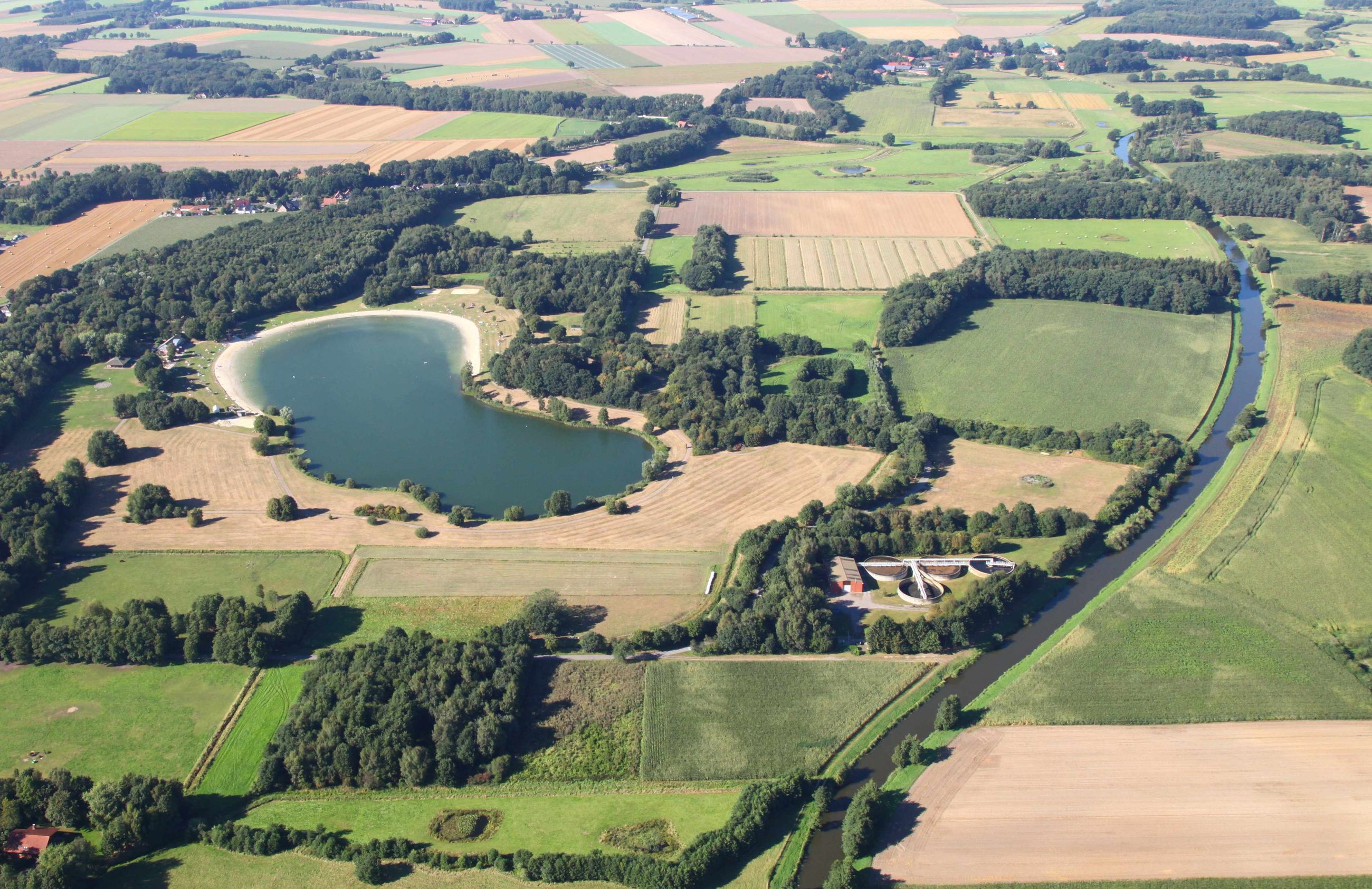 Luftbild vom Hartensbergsee und Kläranlage