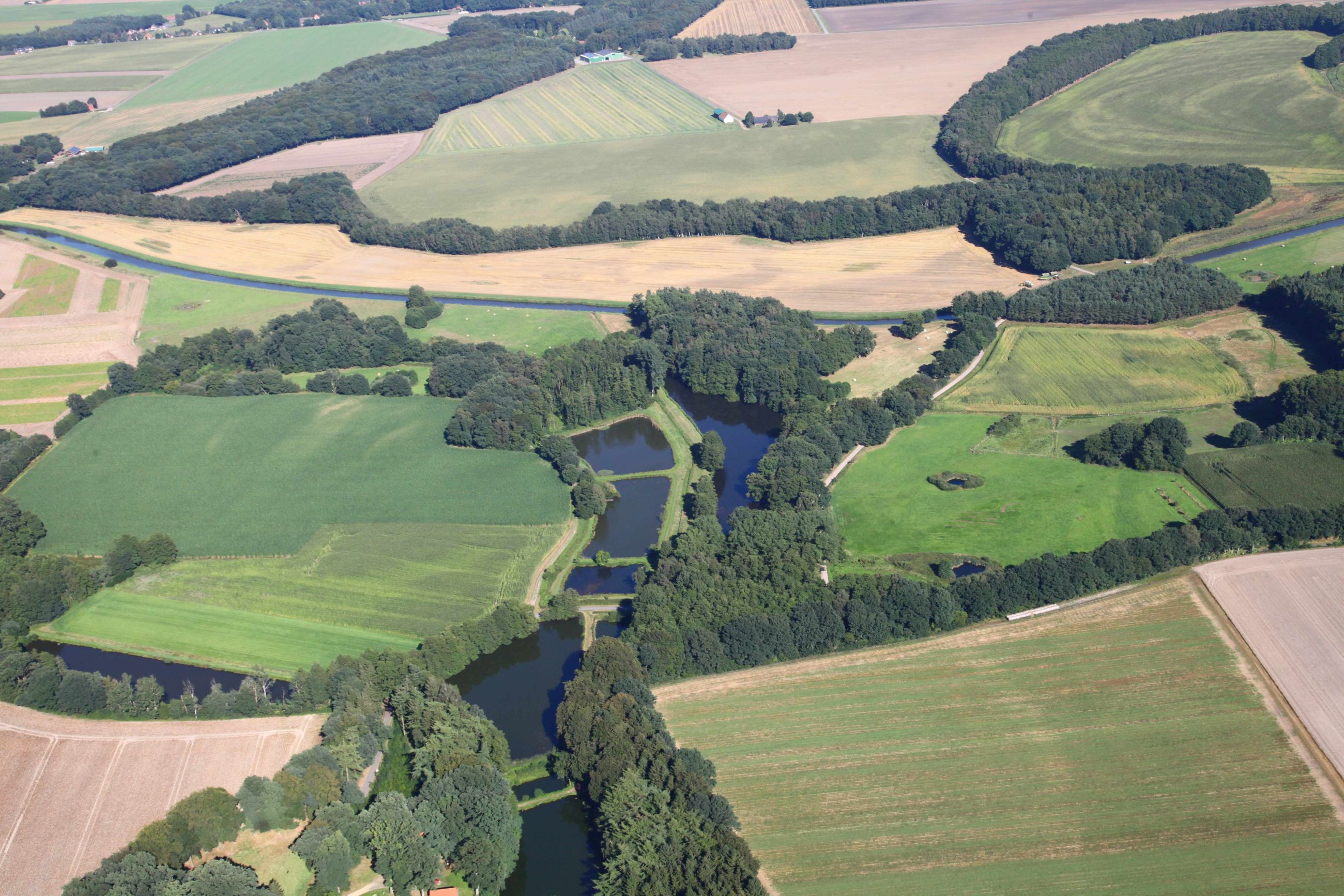 Luftbild mit der Hunte und den Fischteichen Lahr